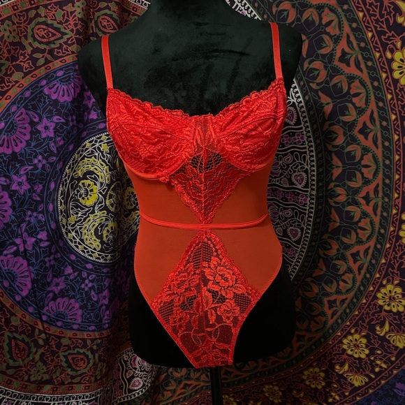 ❤️Sexy Valentine’s Day Red Lace Bodysuit ❤️ - Picture 2 of 7